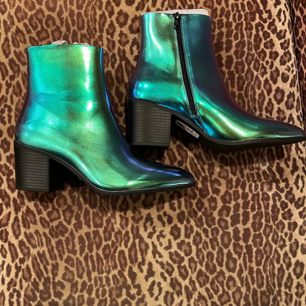 ASOS Design heeled Chelsea Boot size 9
